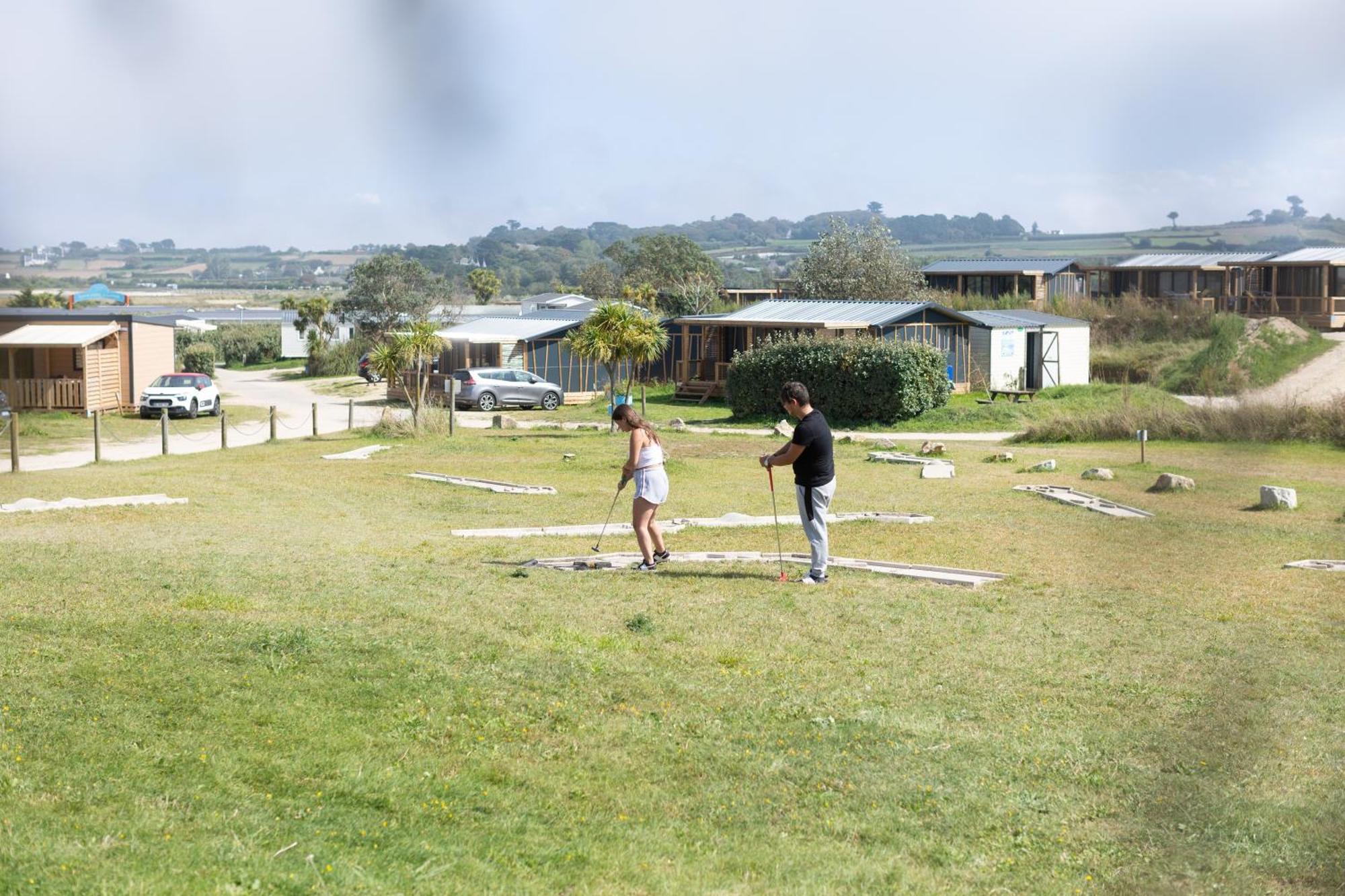 Mobil Home Xxl 4 Chambres - Camping La Pointe De Roscoff Εξωτερικό φωτογραφία